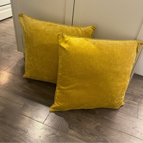 Urban Barn Clooney Cushions Throw pillows in Dijon 24” x 24” set of 2 - Picture 4 of 11